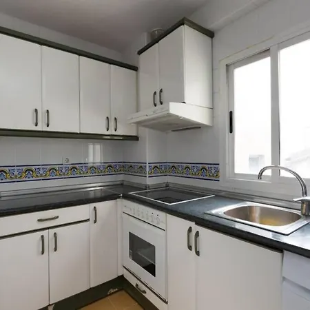 Cerezo - Apartamento De 3 Dormitorios Y Salon