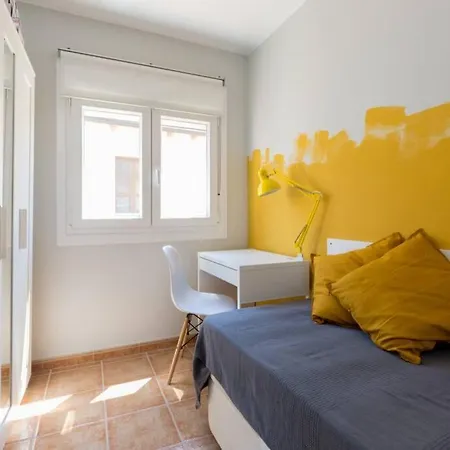 Cerezo - Apartamento De 3 Dormitorios Y Salon *