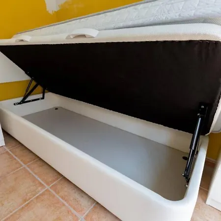 Cerezo - Apartamento De 3 Dormitorios Y Salon 萨拉戈萨